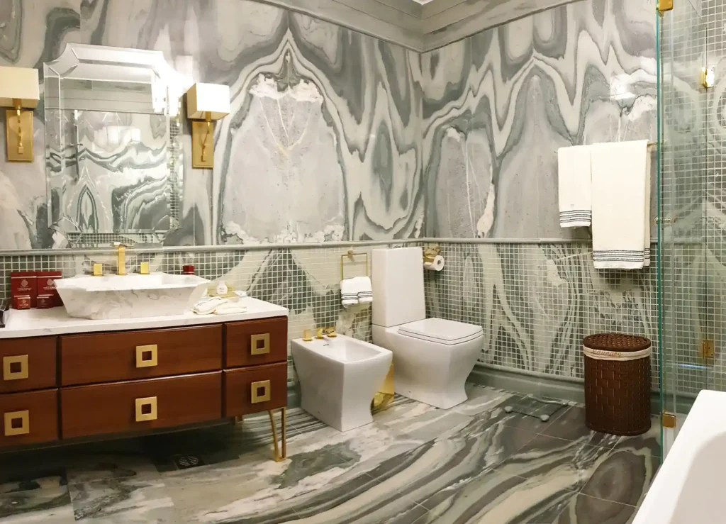 Moscow Suite - Master bathroom